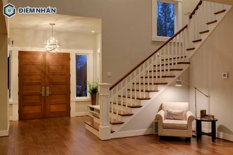 Cửa 2 cánh làm từ gỗ công nghiệp MDF có ưu điểm chi phí hợp lý, tính thẩm mỹ và độ bền cao