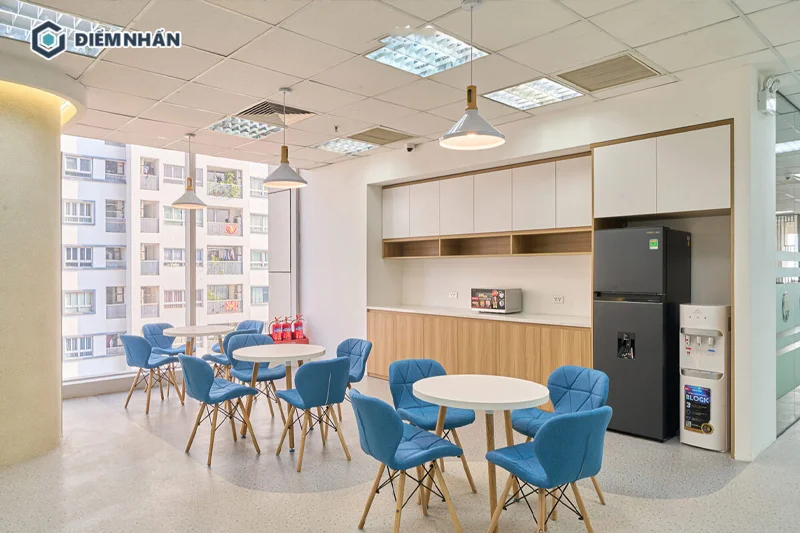 Khu vực pantry nghỉ ngơi và giải trí là không thể thiếu trong không gian văn phòng công ty Logistics