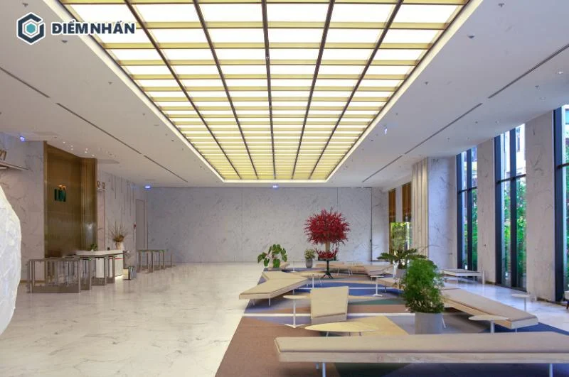 Trần xuyên sáng phù hợp cho không gian nội thất cần sự sang trọng, cao cấp