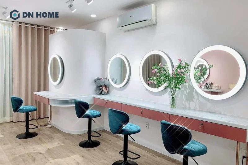 Gương gắn tường phù hợp với những không gian, khu vực chức năng spa có diện tích nhỏ