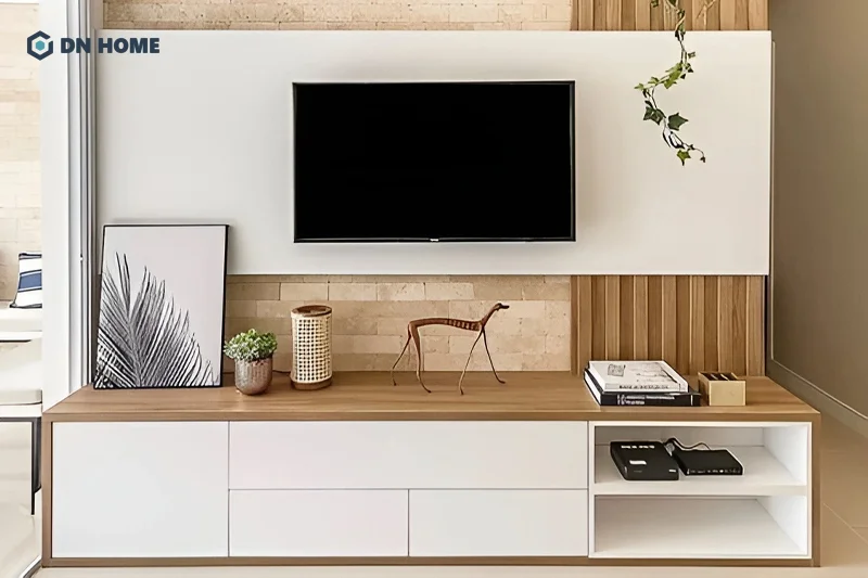 Kệ tivi dạng bệt có thiết kế đơn giản, được đặt sát đất và thường có chiều cao thấp