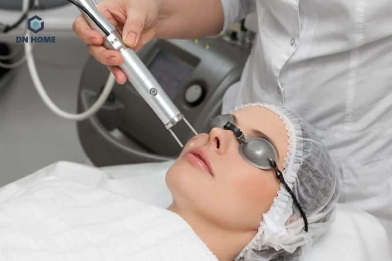 Máy laser được ứng dụng vào đa dạng dịch vụ làm đẹp trong spa