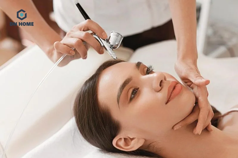 Máy phun oxy tươi thường kết hợp cùng dưỡng chất để nâng cao hiệu quả dưỡng da