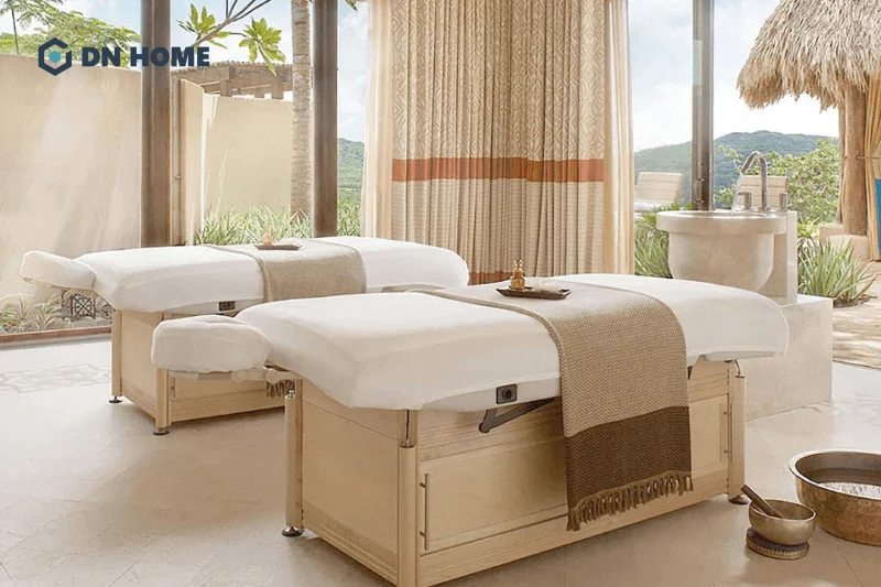 Chất liệu gỗ được sử dụng phổ biến trong không gian spa để tạo cảm giác ấm cúng, gần gũi
