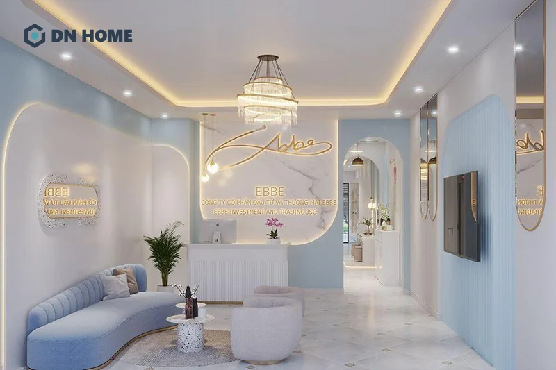 Nên bố trí thêm một vài chi tiết trang trí như logo, đèn chùm để nâng cao tính thẩm mỹ spa