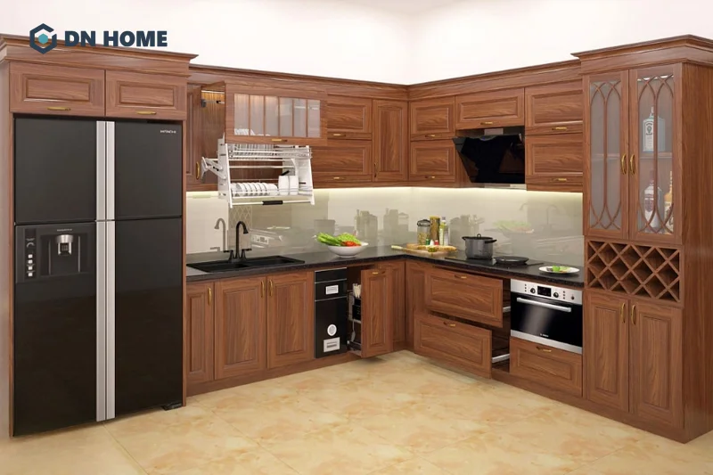 Tủ bếp gỗ tự nhiên chữ L giúp không gian nội thất thêm phần sang trọng, tinh tế