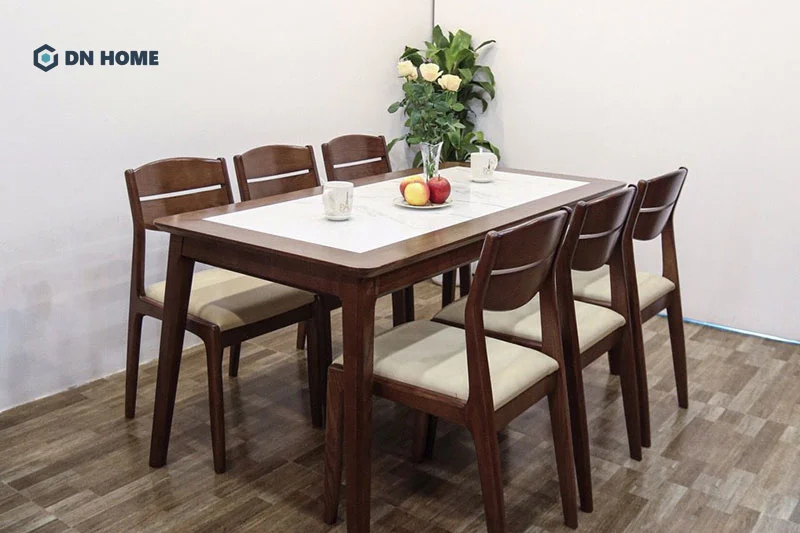 Bộ bàn ghế ăn óc chó mặt đá mang đến vẻ đẹp đẳng cấp, sang trọng cho không gian nội thất