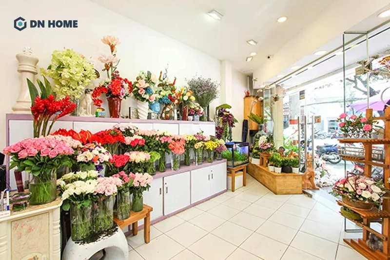 Cùng Nội Thất Điểm Nhấn tìm hiểu những thuận lợi và khó khăn khi kinh doanh tiệm hoa tươi