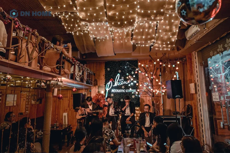 Với không gian thư giãn kết hợp thưởng thức âm nhạc, quán cafe acoustic nhanh chóng trở thành xu hướng