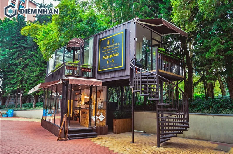 Cần bố trí không gian và nội thất quán cafe container khéo léo tranh gây cảm giác bí bách