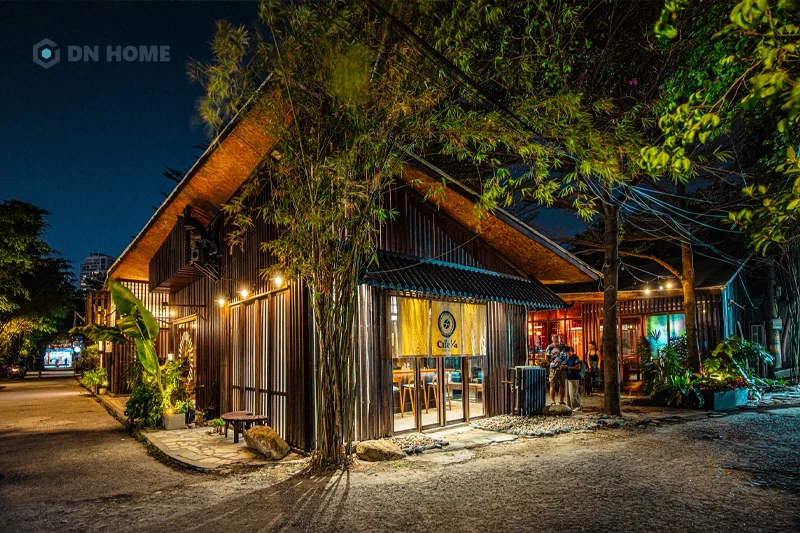 Quán Cafe Một Phần Tư sử dụng chất liệu gỗ làm chủ đạo trong thiết kế không gian nội thất