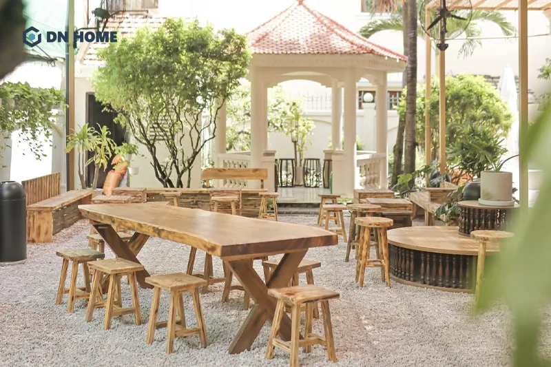 Tận dụng không gian sân vườn để tạo nên không gian thư giãn, thoáng đãng và thoải mái trò chuyện 
