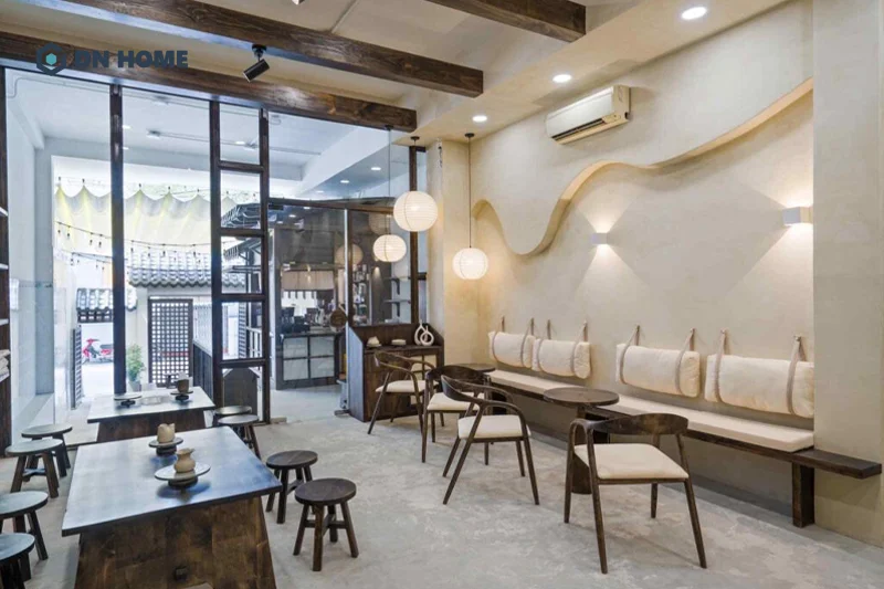 Tone be và nâu đậm được kết hợp hài hào tạo nên tổng thể quán Katasumi Cafe & Gốm trở nên tinh tế, thanh thoát