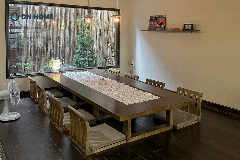 Gathering Coffee mang đậm phong cách Nhật Bản với bàn ghế gỗ thấp, nệm tatami 