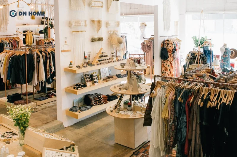 Cửa hàng được trang trí theo phong cách Bohemian phóng khoáng tạo thể hiện bản sắc riêng của thương hiệu