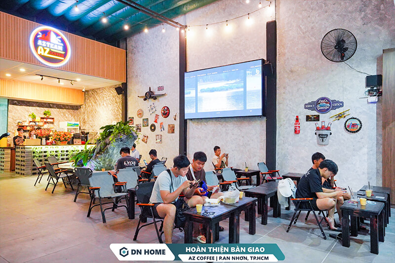 Tường sơn hiệu ứng xi măng tạo nên không gian bụi bặm, cá tính đúng tinh thần AZ Coffee