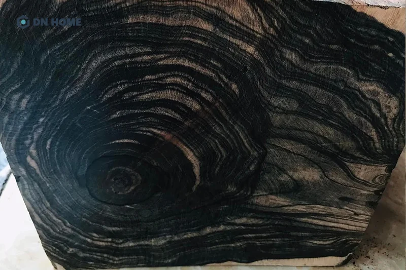 Nếu như muốn thể hiện gu thẩm mỹ sang trọng và đẳng cấp, nội thất gỗ mun là lựa chọn lý tưởng