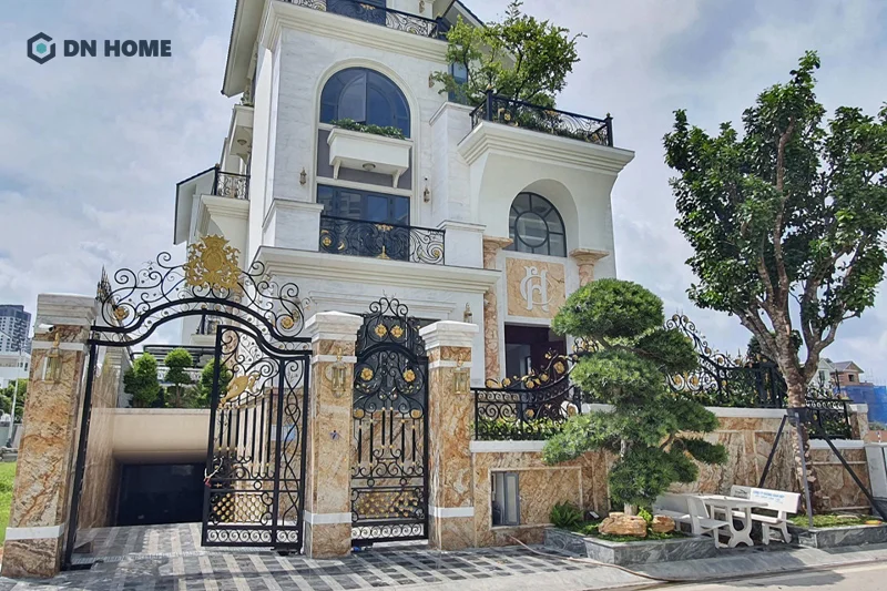 Cổng nhà được làm từ đá Granite được nhiều gia chủ yêu thích vì độ bền cao và tính sang trọng, đẳng cấp