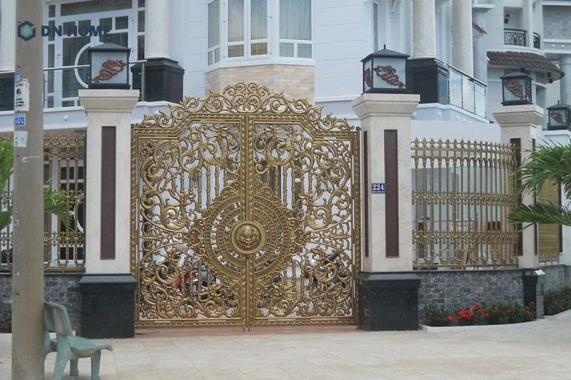 Nên ưu tiên xây dựng trụ cổng nhà ở hướng phù hợp với bản mệnh của gia chủ