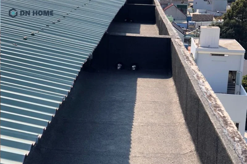 Sê nô làm từ bê công cốt thép thường được thi công cố định trong quá trình đổ mái nhà