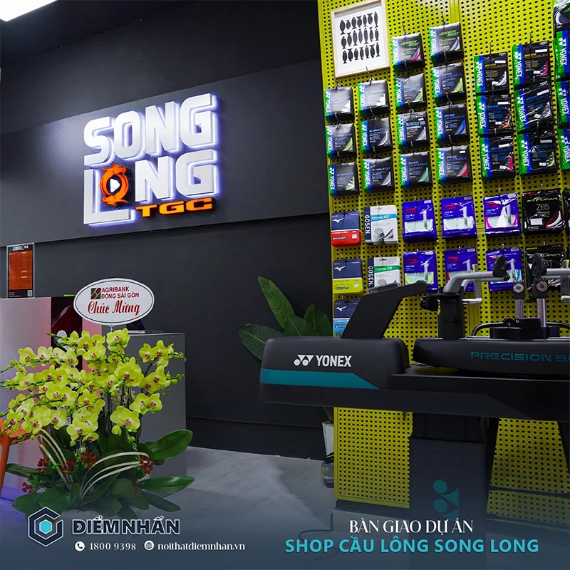 Cửa hàng được thi công bởi Nội Thất Điểm Nhấn sở  hữu không gian thoáng đãng, thoải mái mua sắm