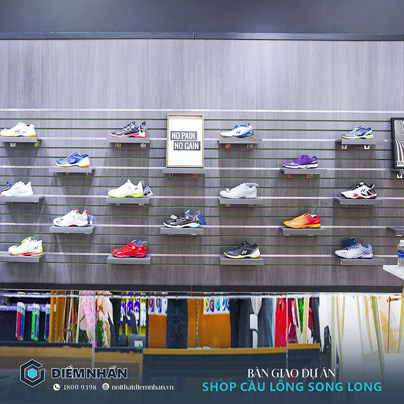 Khu vực trưng bày trong shop được Nội Thất Điểm Nhấn thi công ấn tượng, thu hút khách hàng