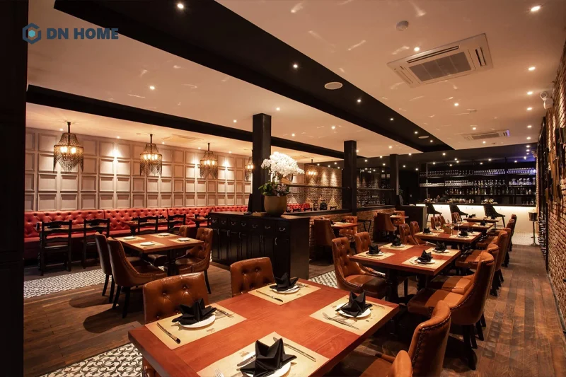 Nhà hàng Beef Steak thường hướng đến đối tượng khách hàng cao cấp nên ưu tiên thiết kế sang trọng, tinh tế