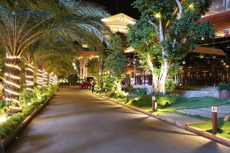 Khu vực tiếp đón nhà hàng sân vườn cần được thiết kế ấn tượng, thể hiện bản sắc và phong cách chủ đạo