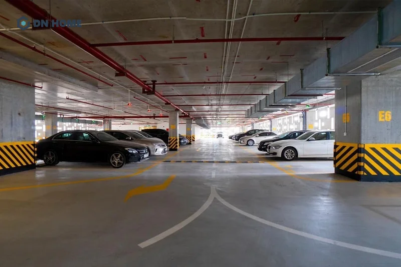 Khu vực để xe bên trong nhà hàng cần được thiết kế thoáng đãng, tạo ấn tượng tốt với khách hàng