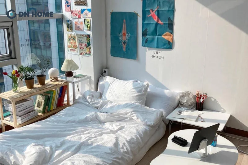 Có thể sử dụng các loại tranh ảnh nhỏ để kết hợp thể hiện cá tính không gian phòng ngủ riêng tư