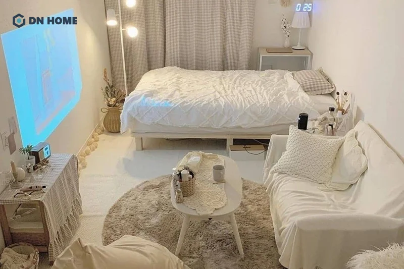 Phòng ngủ không giường phong cách Hàn Quốc thường sử dụng giường pallet thấp để tạo cảm giác ấm cúng, gần gũi