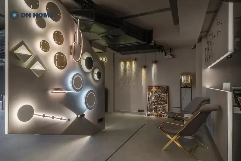 Hạn chế sử dụng các chất liệu bóng, hắt sáng khi thiết kế nội thất showroom đèn trang trí 