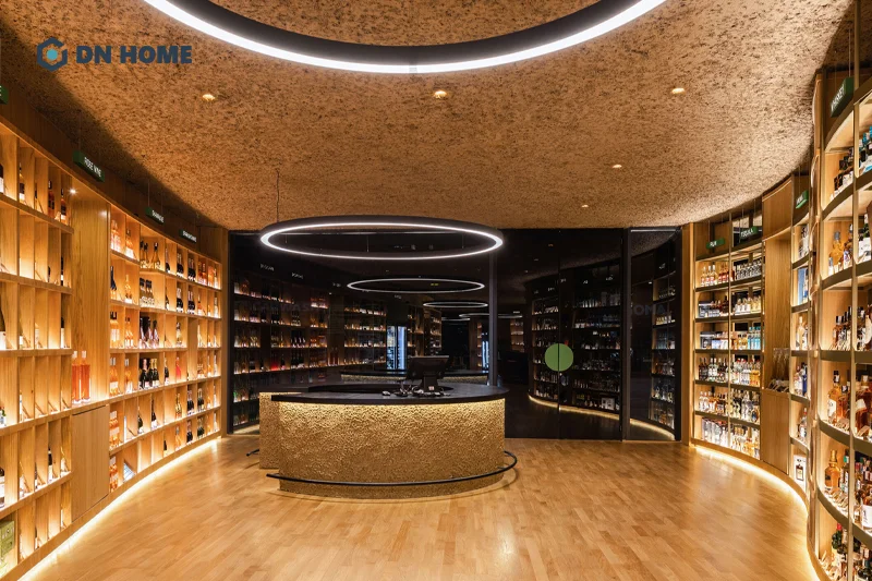 Tone màu trầm ấm và ánh đèn vàng được ưu tiên sử dụng trong không gian showroom rượu