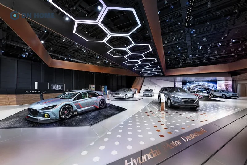 Showroom trưng bày ô tô nên được đầu tư quy mô lớn để phù hợp với đẳng cấp sản phẩm 