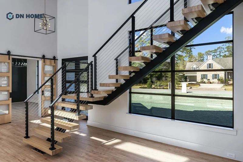 Cầu thang sắt gác lửng xương cá tạo cảm giác chắc chắn trong quá trình sử dụng