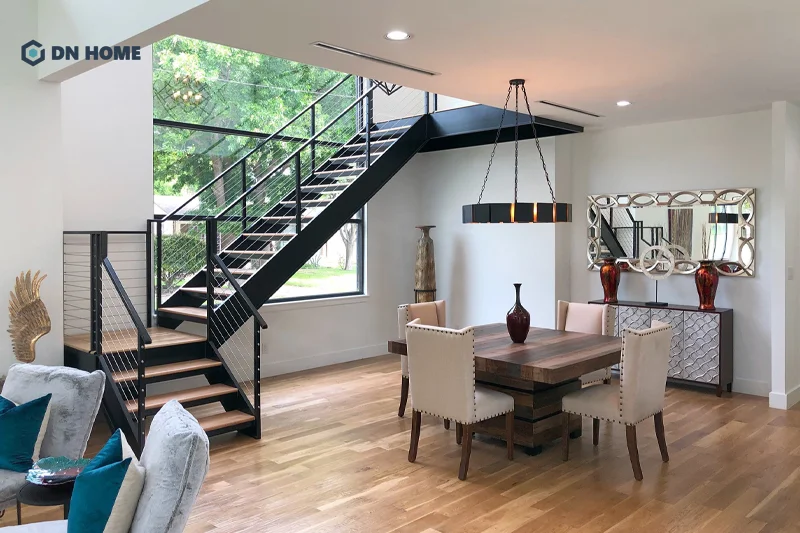 Thiết kế cầu thang sắt gác lửng nên kết hợp thêm lan can để đảm bảo an toàn