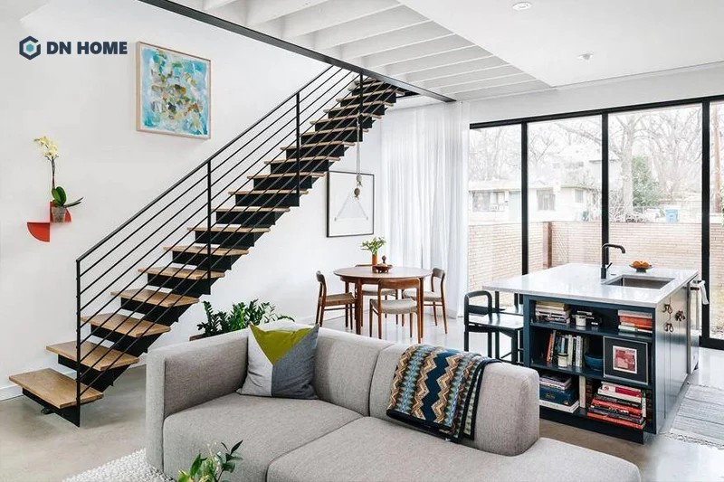 Ưu điểm nổi bật của cầu thang gác lửng bằng sắt là độ bền đẹp và chi phí hợp lý