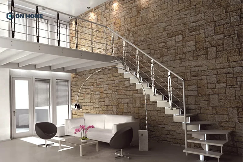 Cầu thang sắt gác lửng thiết kế đơn giản và mạ bạc tạo điểm nhấn cho không gian