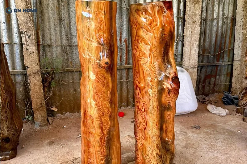 Gỗ thủy tùng đỏ có màu nâu đỏ vô cùng ấn tượng cùng đường vân nhỏ, mảnh độc đáo