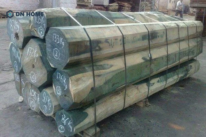 Màu xanh của gỗ trắc xanh là điểm nhấn ấn tượng, giúp chúng được lựa chọn phổ biến trong chế tác nghệ thuật