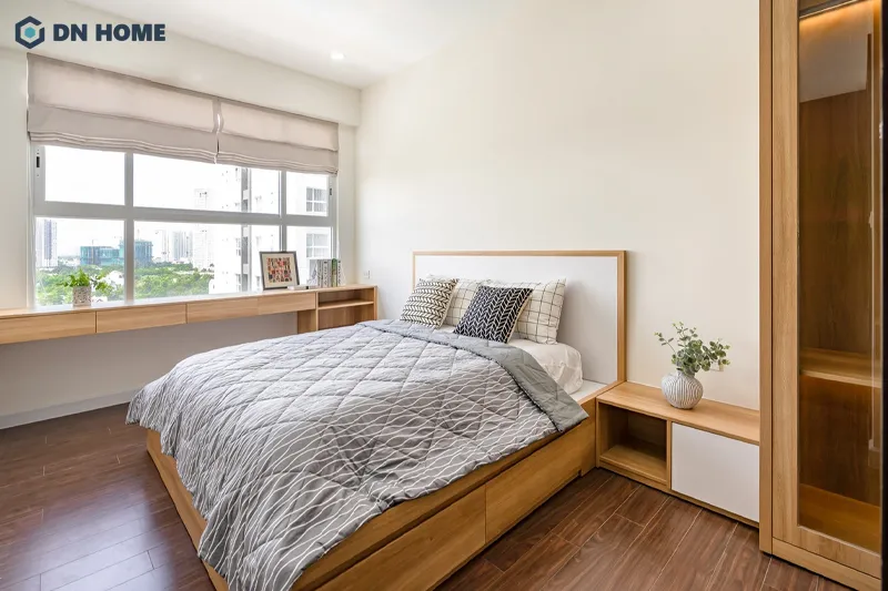 Phòng ngủ tận dụng tối đa ánh sáng tự nhiên tạo cảm giác thoáng đãng, thoải mái