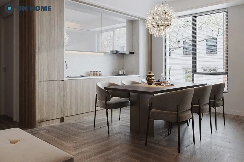 Không gian bếp gần cửa sổ lớn giúp lưu thông khí và khử mùi nấu nướng hiệu quả