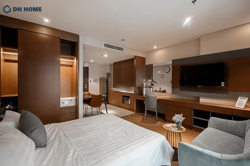 Sử dụng gam màu trung tính làm chủ đạo giúp không gian căn hộ 45m2 thêm tinh tế và ấm cúng