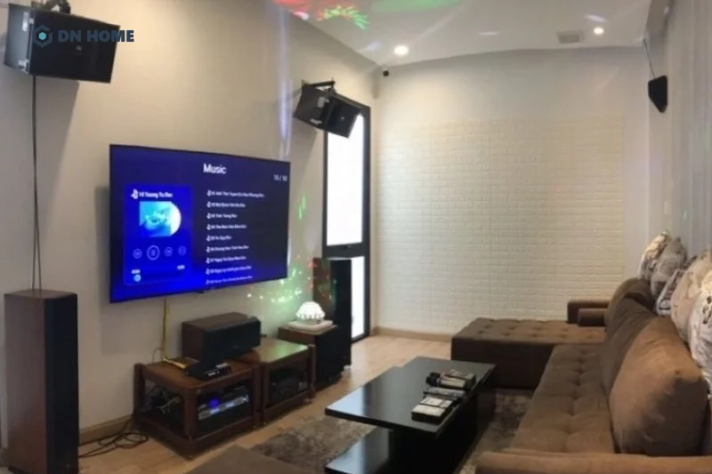 Tùy thuộc vào nhu cầu của mỗi gia đình để trả lời cho thắc mắc có nên thiết kế phòng karaoke tại nhà không