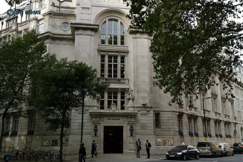 Văn phòng tài chính Oxford sở hữu vẻ đẹp “trái ngược” độc đáo giữa ngoại và nội thất