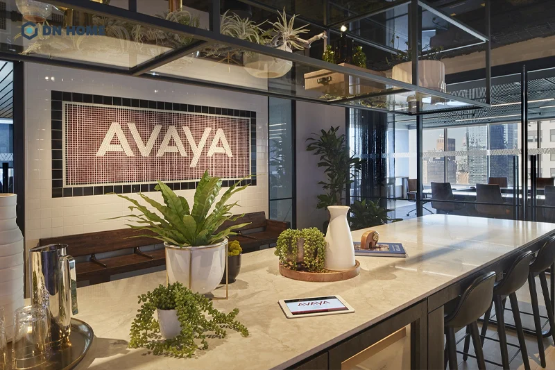 Logo thương hiệu doanh nghiệp Avaya khéo léo lồng ghép dày trong mọi không gian văn phòng