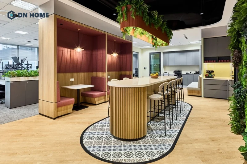 Chất liệu gỗ thân thiện với môi trường được sử dụng chủ yếu trong thiết kế văn phòng làm việc telesale xanh
