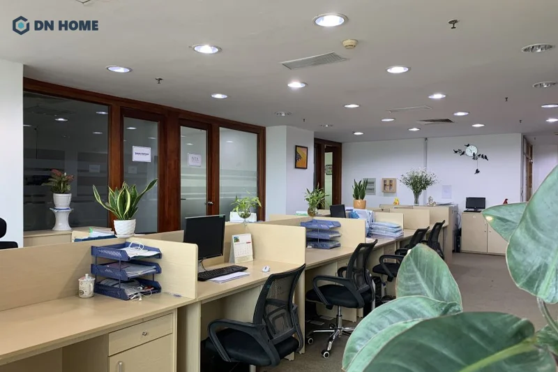 Đèn LED downlight thường tạo nên ánh sáng tập trung nên phù hợp với văn phòng truyền thống