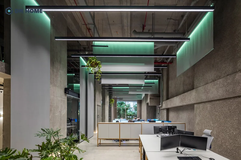 Ánh sáng cũng đóng vai trò trang trí, tạo điểm nhấn trong văn phòng nhằm thể hiện bản sắc thương hiệu