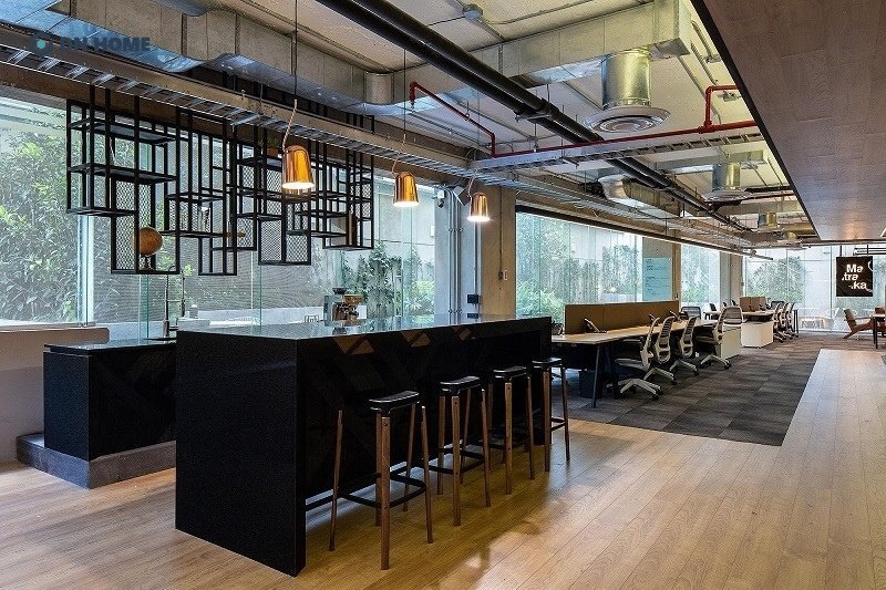 Thiết kế pantry gần khu vực làm việc chính, giúp nhân viên thuận tiện di chuyển